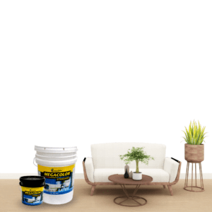 Cubetas de pintura Megacolor Standard Látex color blanco, situadas en una sala de estar moderna con sofá blanco, mesa de centro y una planta en maceta de pie, listas para una renovación del hogar.